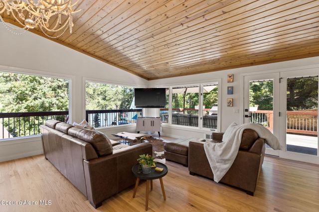 1044 W Kidd Island RD, Coeur D'alene, ID 83814