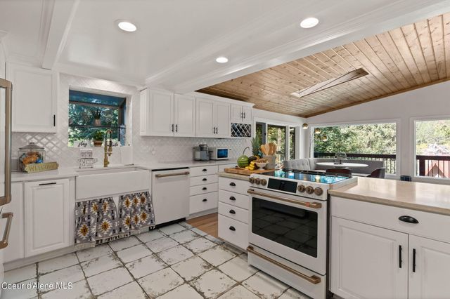 1044 W Kidd Island RD, Coeur D'alene, ID 83814
