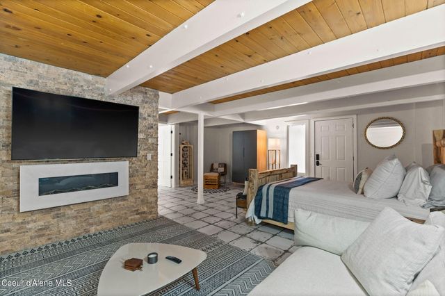 1044 W Kidd Island RD, Coeur D'alene, ID 83814