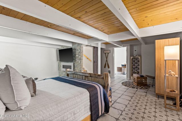 1044 W Kidd Island RD, Coeur D'alene, ID 83814