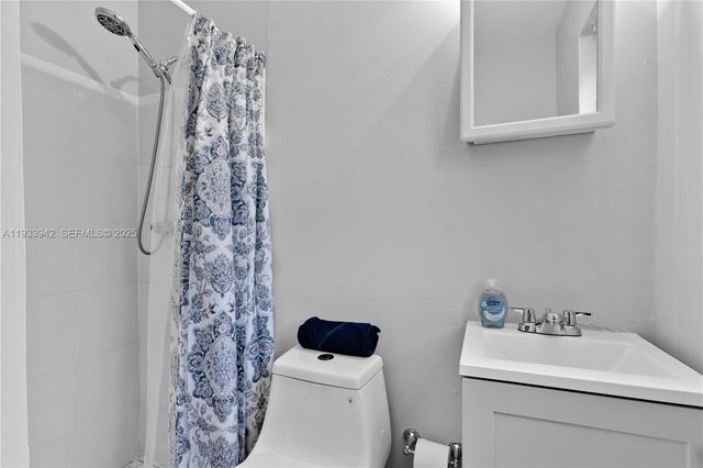 427 NE 107th St 2, Miami, FL 33161