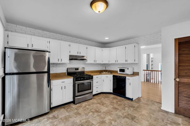 202 Bent Trail, Toms River, NJ 08753