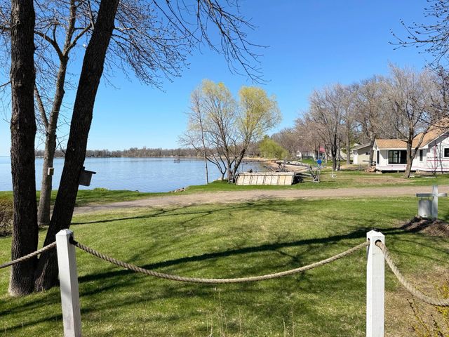 5301 Oak Street, Isle, MN 56342