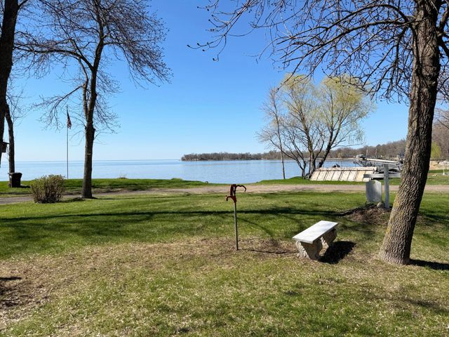 5301 Oak Street, Isle, MN 56342