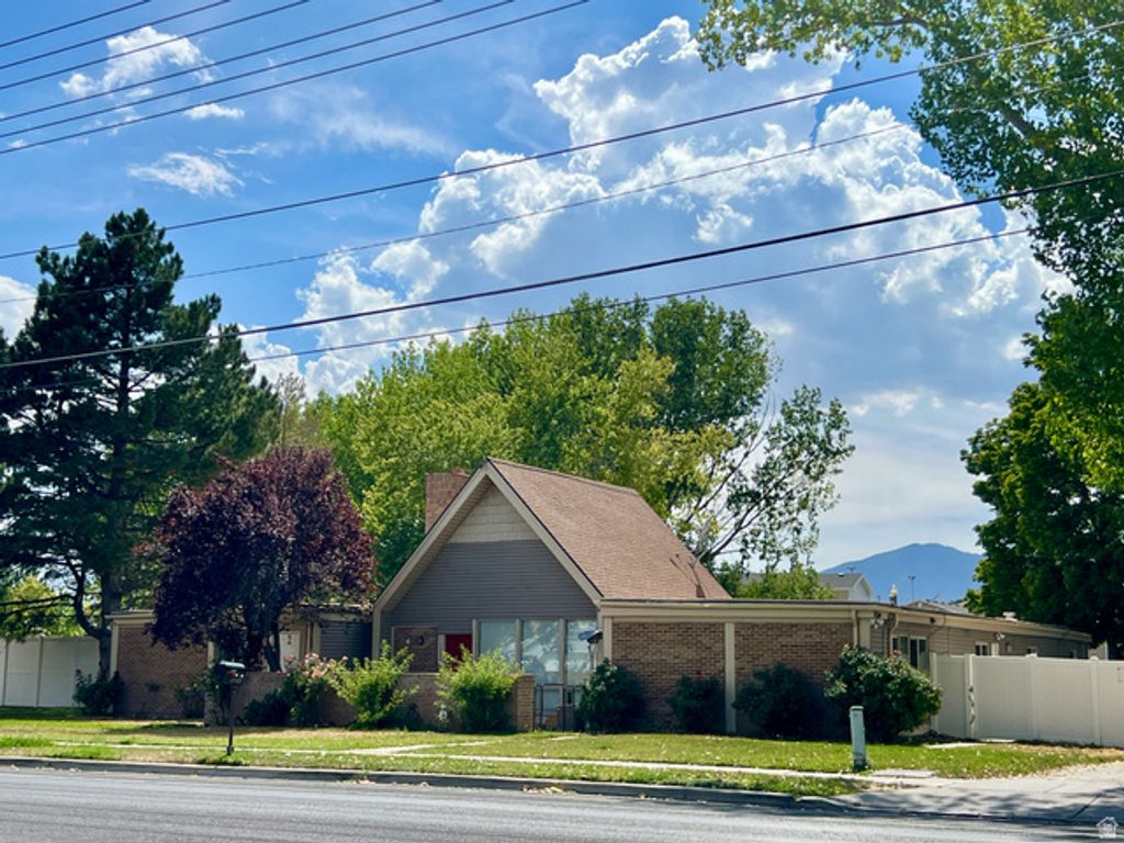 5934 S COUGAR LN, Kearns, UT 84118 — exterior