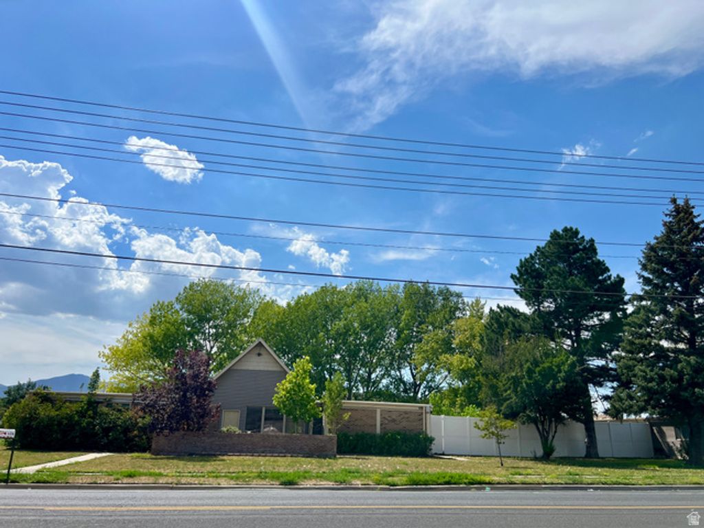 5934 S COUGAR LN, Kearns, UT 84118 — photo 2