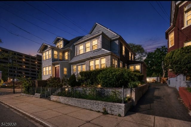 127 Lyons Ave, Newark City, NJ 07112