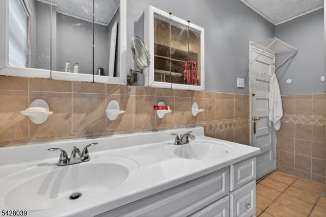 127 Lyons Ave, Newark City, NJ 07112