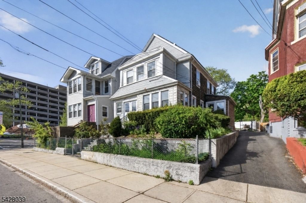 127 Lyons Ave, Newark City, NJ 07112
