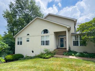 419 Village Lake Dr, Louisville, KY 40245