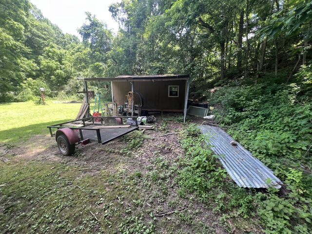 455 Beasley Hollow Rd, Linden, TN 37096