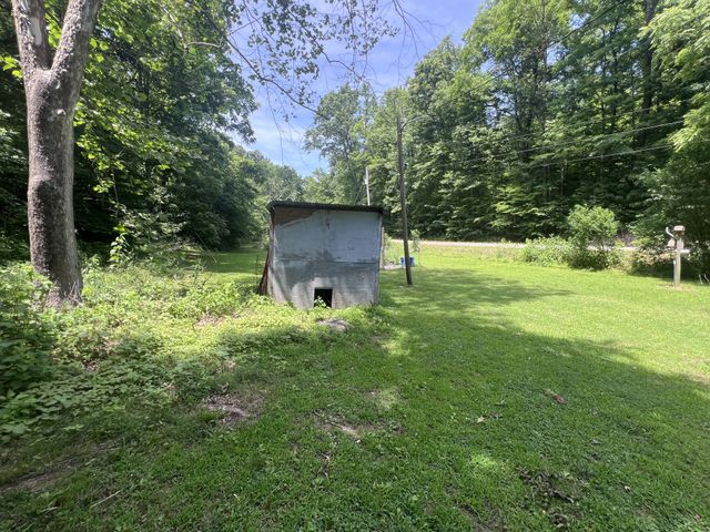455 Beasley Hollow Rd, Linden, TN 37096