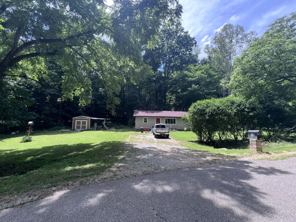 455 Beasley Hollow Rd, Linden, TN 37096