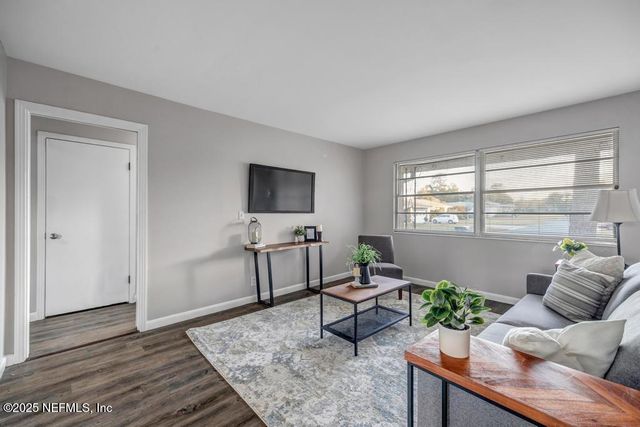 8559 LAMANTO Avenue N, Jacksonville, FL 32211