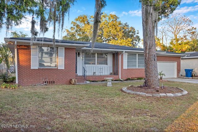 8559 LAMANTO Avenue N, Jacksonville, FL 32211