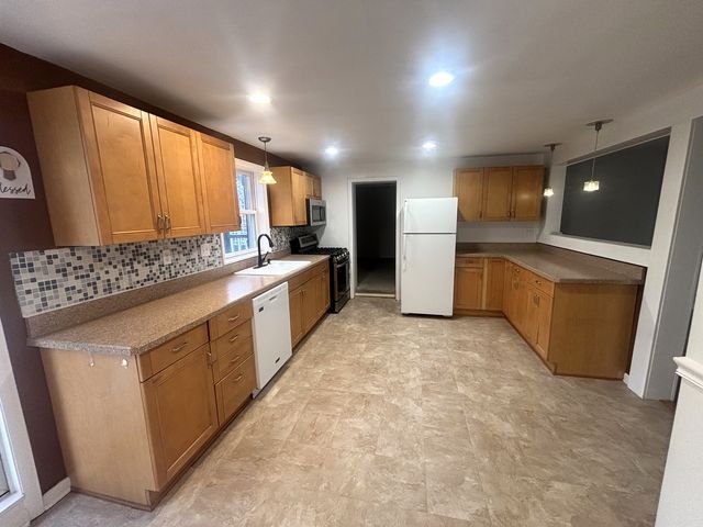 440 W Meadow Avenue, Lombard, IL 60148