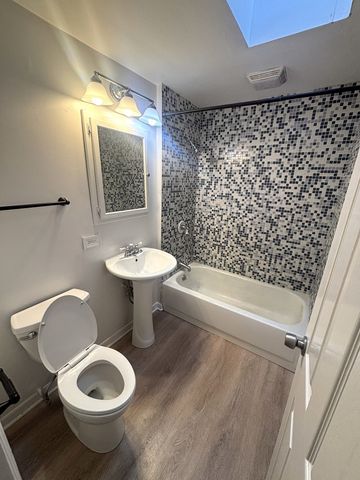 440 W Meadow Avenue, Lombard, IL 60148