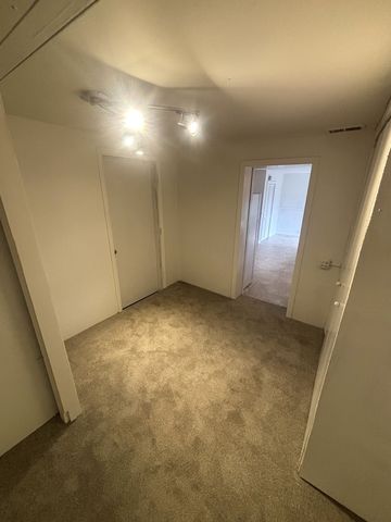 440 W Meadow Avenue, Lombard, IL 60148