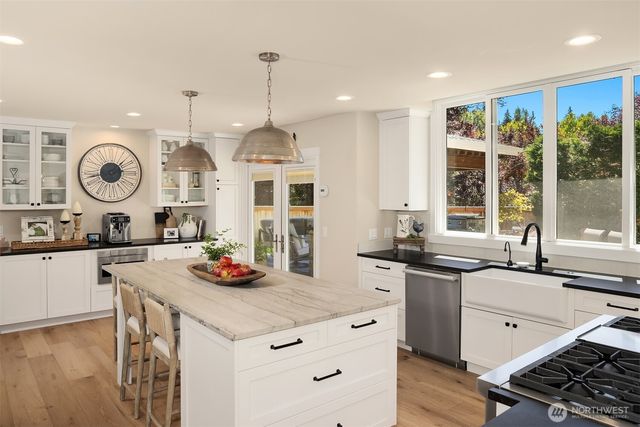 23013 SE 41st Place, Sammamish, WA 98075