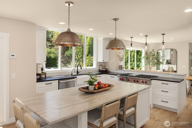 23013 SE 41st Place, Sammamish, WA 98075