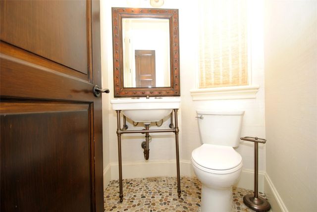 302 Calle Sevilla Place, Houston, TX 77007