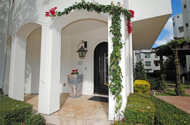 302 Calle Sevilla Place, Houston, TX 77007