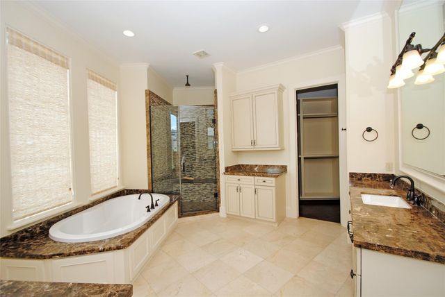 302 Calle Sevilla Place, Houston, TX 77007