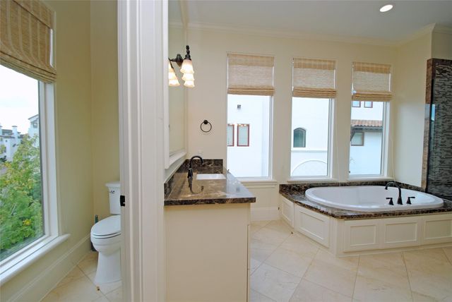 302 Calle Sevilla Place, Houston, TX 77007