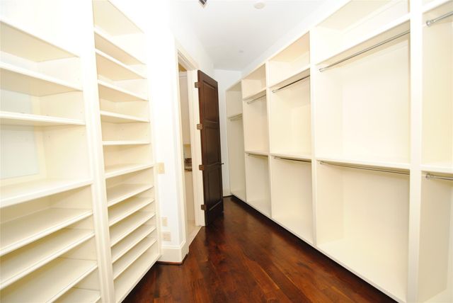 302 Calle Sevilla Place, Houston, TX 77007