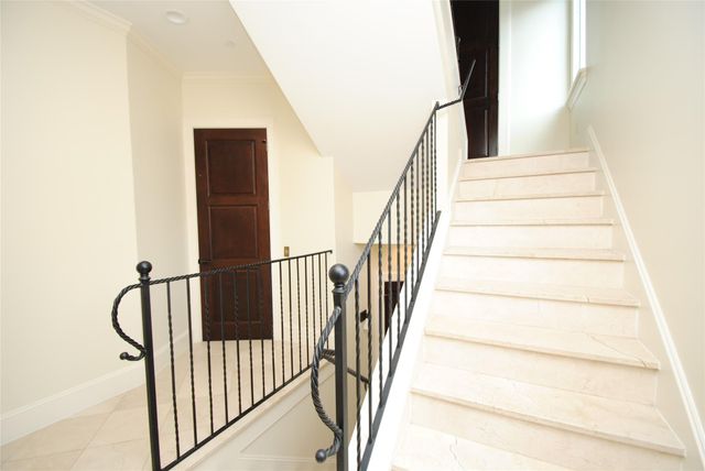 302 Calle Sevilla Place, Houston, TX 77007