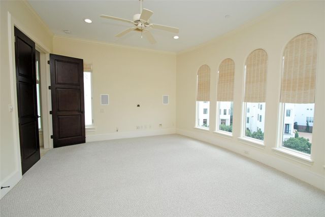 302 Calle Sevilla Place, Houston, TX 77007