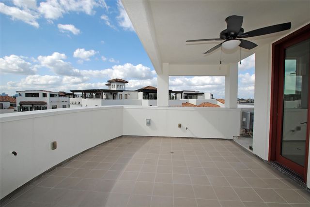 302 Calle Sevilla Place, Houston, TX 77007