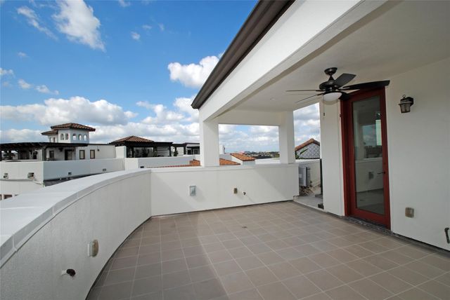 302 Calle Sevilla Place, Houston, TX 77007