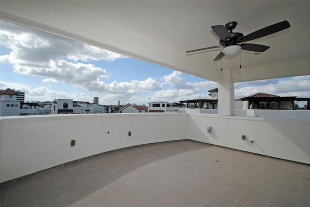 302 Calle Sevilla Place, Houston, TX 77007