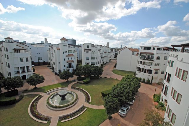 302 Calle Sevilla Place, Houston, TX 77007