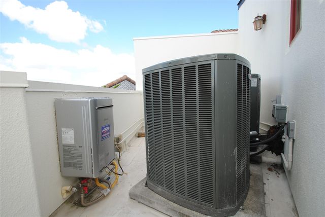 302 Calle Sevilla Place, Houston, TX 77007