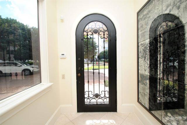 302 Calle Sevilla Place, Houston, TX 77007