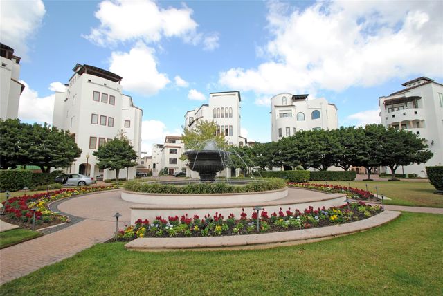 302 Calle Sevilla Place, Houston, TX 77007