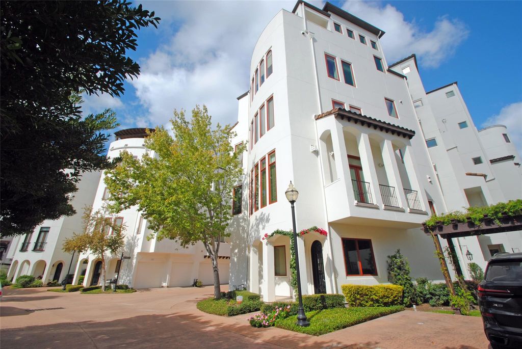 302 Calle Sevilla Place, Houston, TX 77007