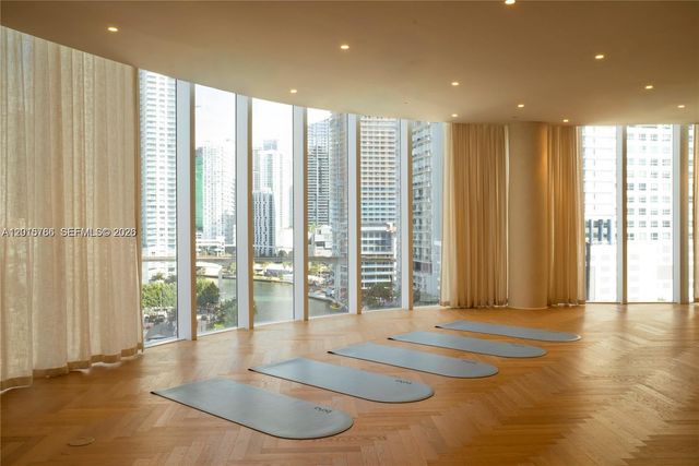275 SW 6th St 5303, Miami, FL 33130