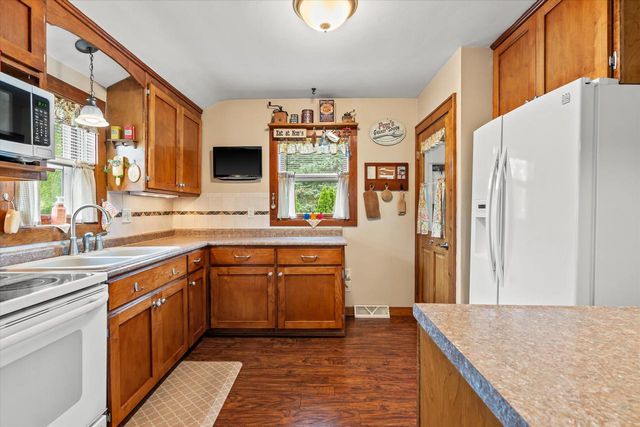 520 Oakwood ROAD, Oak Creek, WI 53154