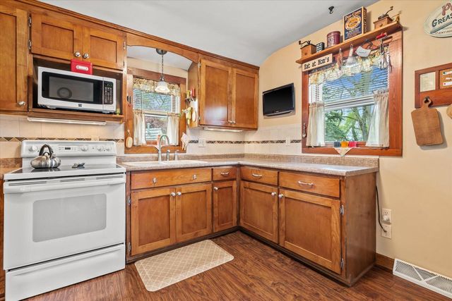 520 Oakwood ROAD, Oak Creek, WI 53154