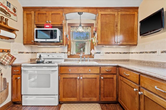 520 Oakwood ROAD, Oak Creek, WI 53154