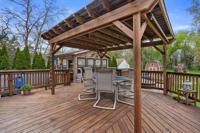 520 Oakwood ROAD, Oak Creek, WI 53154
