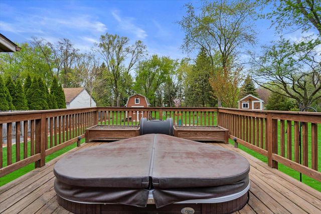 520 Oakwood ROAD, Oak Creek, WI 53154