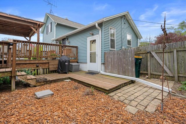 520 Oakwood ROAD, Oak Creek, WI 53154