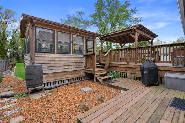 520 Oakwood ROAD, Oak Creek, WI 53154