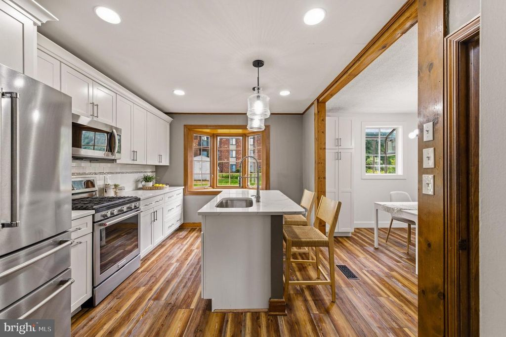 Image 10 of property listing at 621 WOODSDALE RD, Baltimore, MD 21228
