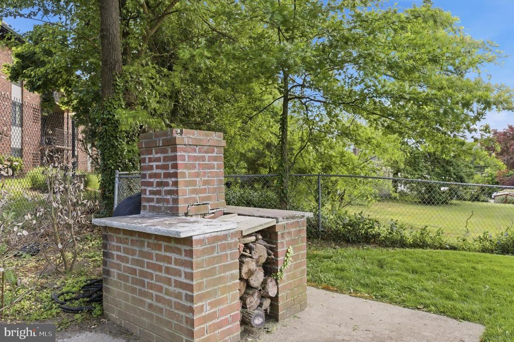 Image 48 of property listing at 621 WOODSDALE RD, Baltimore, MD 21228