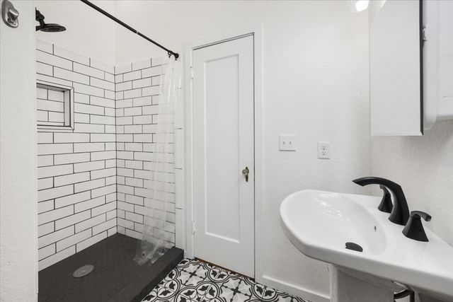 2118 Stanley Avenue, Fort Worth, TX 76110